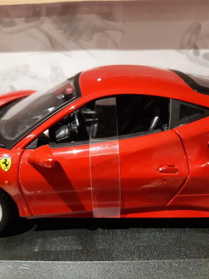 (Nieuw) Ferrari 488gtb 1/18e Burago, Hobby en Vrije tijd, Modelauto's | 1:18, Anson, Ophalen of Verzenden