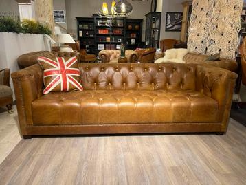 MANCHESTER CHESTERFIELD BANK KUBUS IN VINTAGE COGNAC LEER beschikbaar voor biedingen