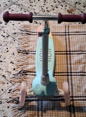 Trottinette avec trois roues qui clignotent  - 8 euros, Vélos & Vélomoteurs, Trottinettes, Comme neuf, Enlèvement