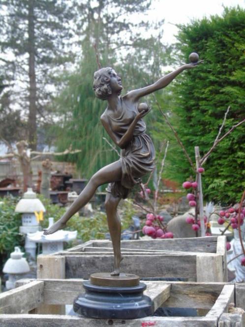 Standbeeld van een danser met bronzen ballen gesigneerd, Antiek en Kunst, Antiek | Brons en Koper, Brons, Ophalen