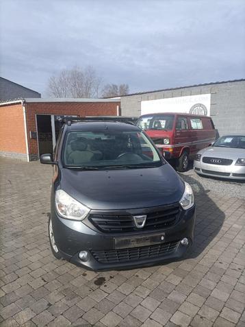 DACIA LODGY 7 ZITPLAATSEN 1.6 BENZINE EURO 5, Auto's, Dacia, Euro 5, 1600 cc, 7 zetels, Dealer onderhouden