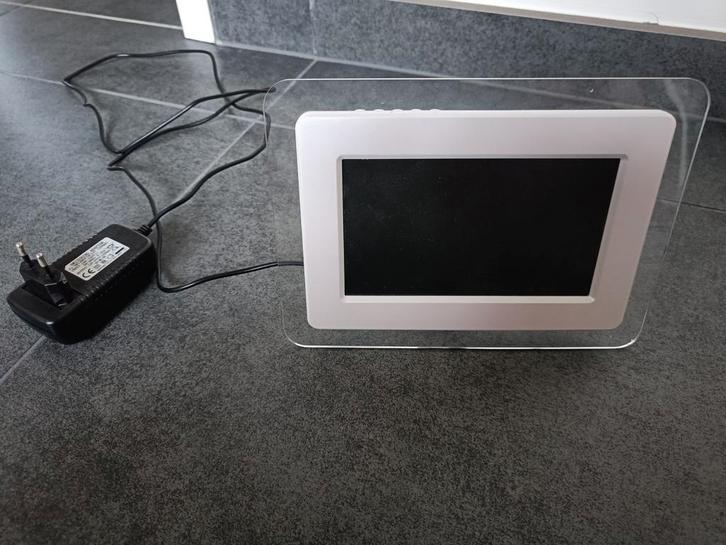 Lenco digitale fotokader - 7 inch (16:9), Audio, Tv en Foto, Foto | Digitale fotokaders, Zo goed als nieuw, Kleiner dan 8 inch