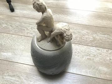 Keramiek « eigen gemak eerst » van Leo Vanderheden beschikbaar voor biedingen