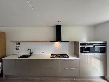 Nette Rechte Keuken + Apparatuur + GEDEMONTEERD, Overige kleuren, Enkelwandige keuken, Ophalen of Verzenden, Hoogglans of Gelakt