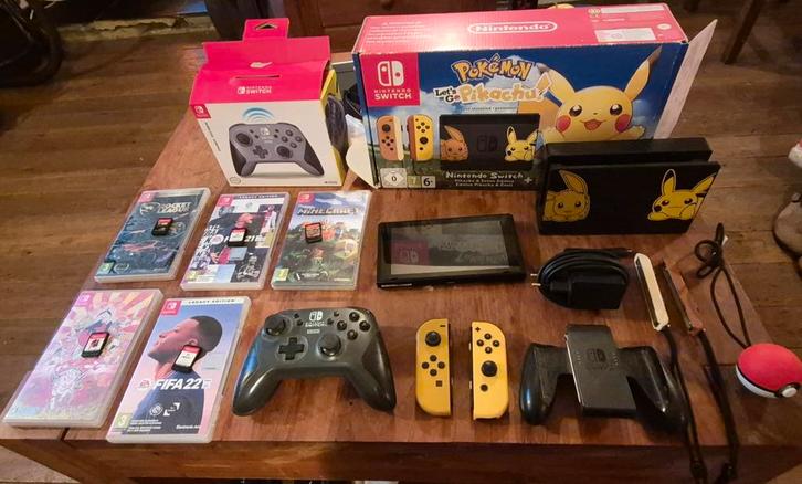 Je vends ma switch edition pokemon avec mannettes et jeux, Consoles de jeu & Jeux vidéo, Consoles de jeu | Nintendo Switch, Comme neuf