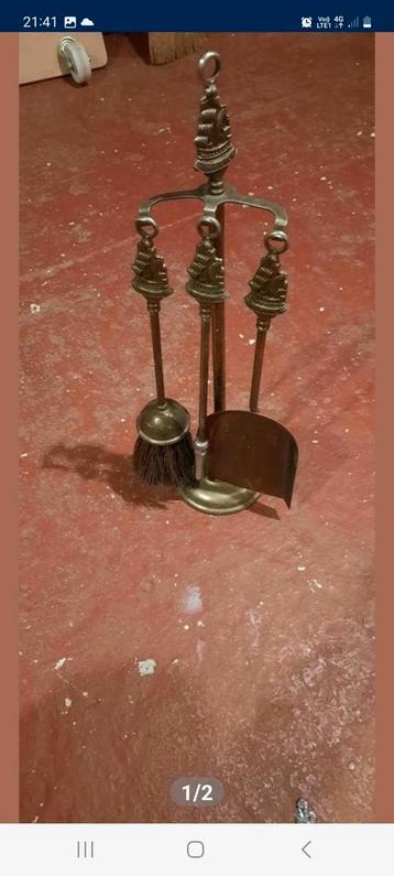 Zeer oude haardset met
mooie decoratie beschikbaar voor biedingen