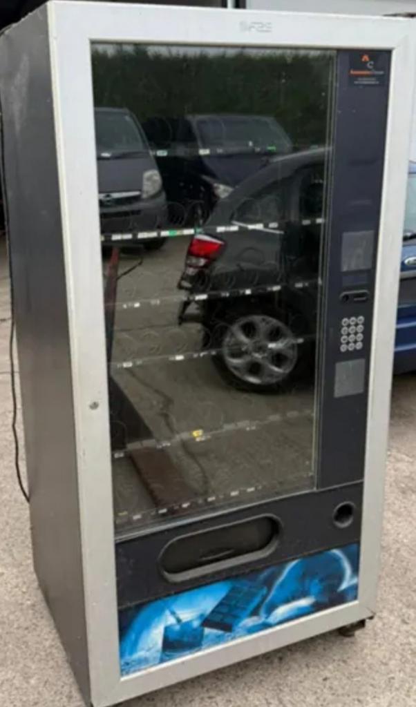 Snack/ frisdrank automaat gekoeld, Verzamelen, Automaten | Overige, Zo goed als nieuw, Ophalen