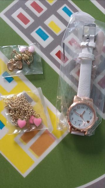 Neuf ensemble bijoux montre enfant disponible aux enchères