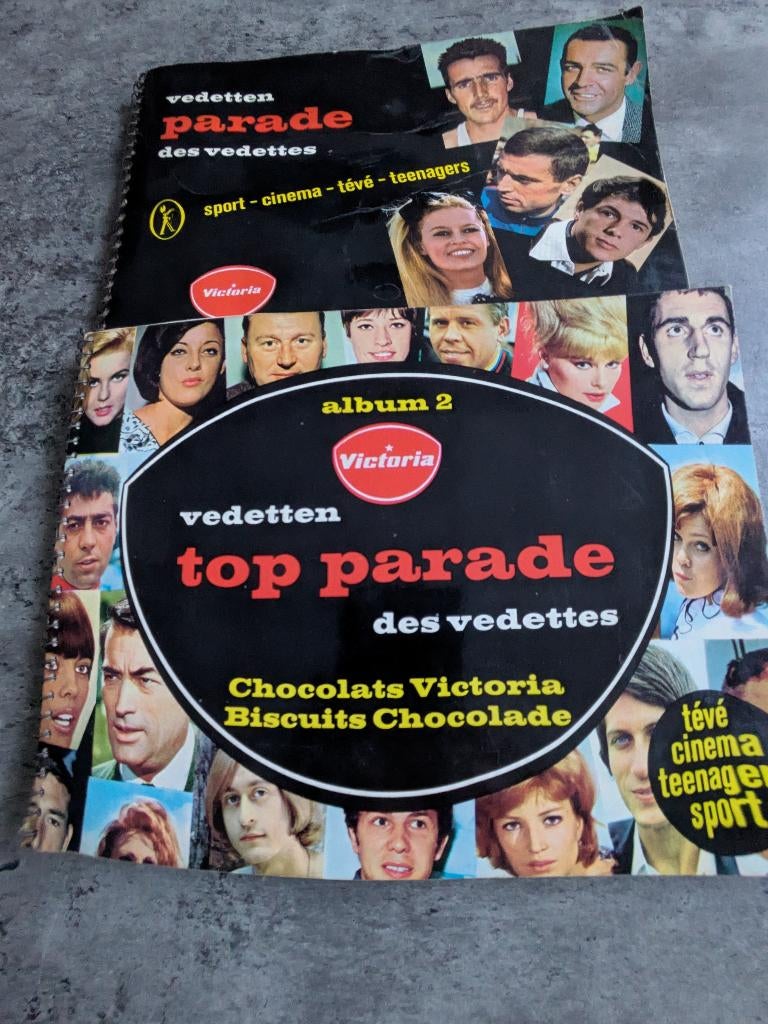 VICTORIA CHOCOLADE ALBUMS 2X VEDETTEN PARADE VOLLEDIG, Hobby en Vrije tijd, Stickers en Plaatjes, Zo goed als nieuw, Verzenden