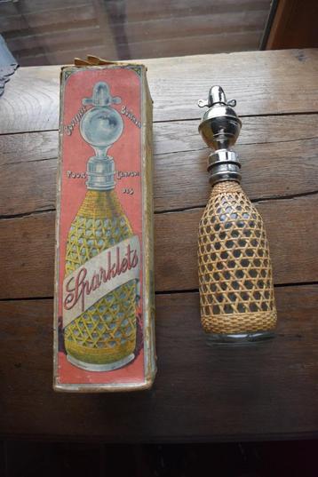 oude frisdrankfles beschikbaar voor biedingen