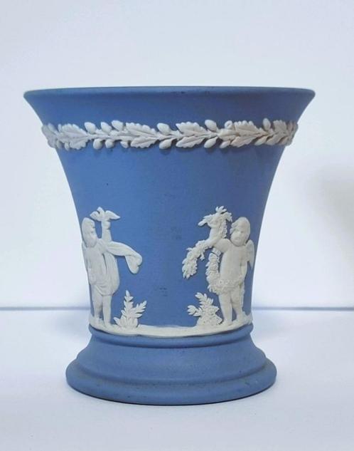 Wedgwood keramiek vaasje., Antiek en Kunst, Antiek | Keramiek en Aardewerk, Ophalen of Verzenden