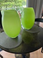 Twee groene vazen, Huis en Inrichting, Woonaccessoires | Vazen, Ophalen, Minder dan 50 cm, Groen, Glas