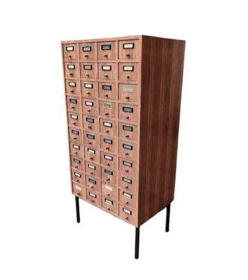 Vintage werkplaatsmeubilair met 40 laden  beschikbaar voor biedingen