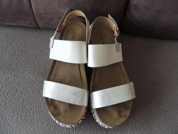 Chaussure - Pointure 39 - Sandales plates beschikbaar voor biedingen