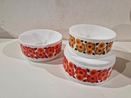 Set van 3 ronde lotus arcopal kommen in nieuwstaat, Huis en Inrichting, Keuken | Servies, Zo goed als nieuw, Kom(men), Ophalen of Verzenden