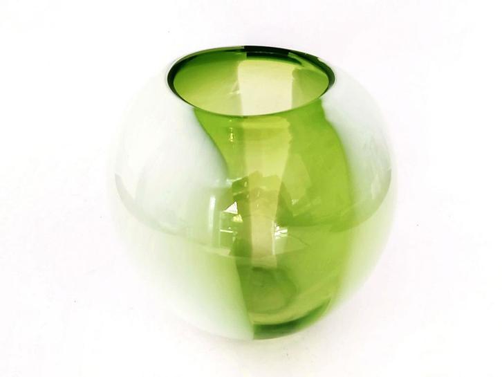 vaas wit groen gemarmerd glas, Huis en Inrichting, Woonaccessoires | Vazen, Gebruikt, Wit, Minder dan 50 cm, Glas, Ophalen of Verzenden