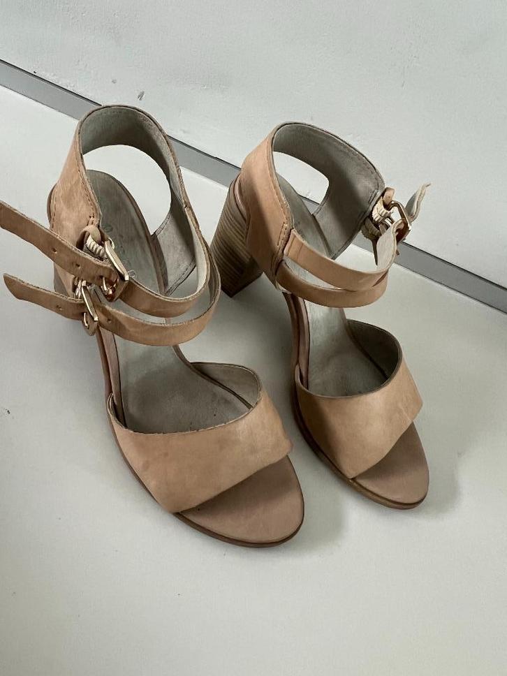 piure 38, Kleding | Dames, Schoenen, Gedragen, Schoenen met hoge hakken, Beige, Ophalen of Verzenden