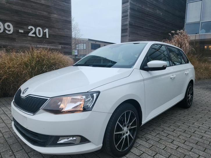 Skoda Fabia 
1200 benzine ️ 
90 pk
Jaar 2015
/airco, Auto's, Skoda, Bedrijf, Fabia, Centrale vergrendeling, Elektrische buitenspiegels