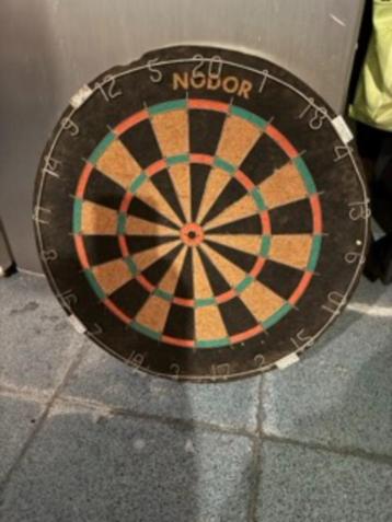 Dartsbord te koop beschikbaar voor biedingen