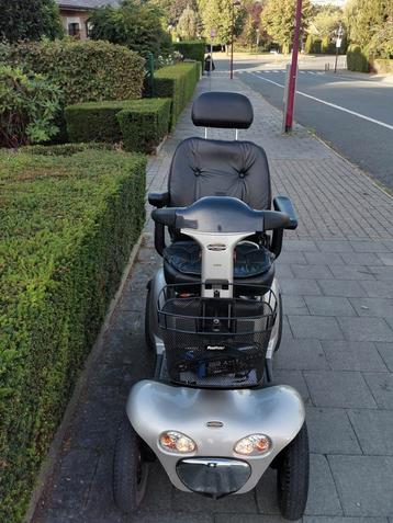 Shoprider deluxe nieuwstaat scootmobiel met twee nieuw accus beschikbaar voor biedingen