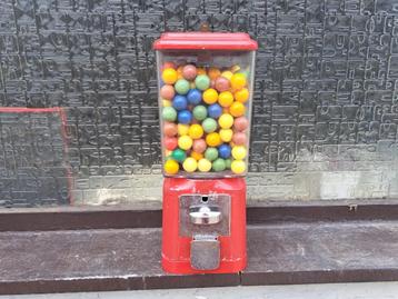 Ancienne machine à cacahuètes vintage M&M's en métal belge  disponible aux enchères