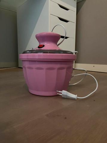 Ijsmaker roze  beschikbaar voor biedingen