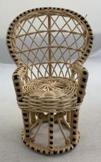 Fleur pop Basketwork Armchair rotan stoel vintage meubels, Verzamelen, Gebruikt, Ophalen of Verzenden, Pop