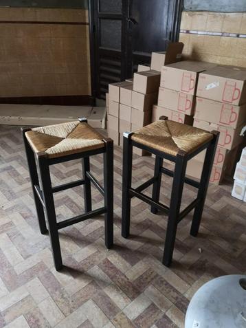 Tabourets hauts noirs  beschikbaar voor biedingen