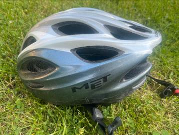 Fietshelm MET beschikbaar voor biedingen