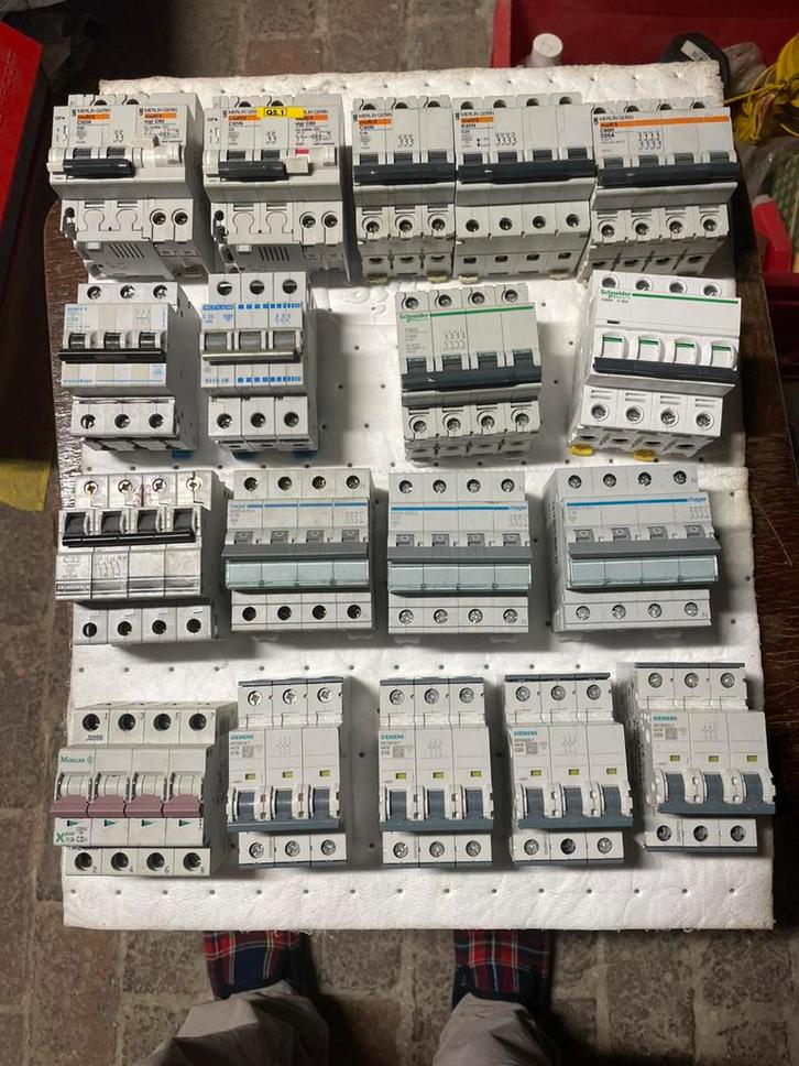 Disjoncteurs, Bricolage & Construction, Électricité & Câbles, Utilisé, Enlèvement