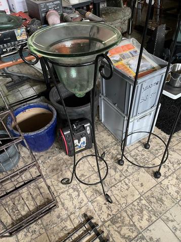 Smeedijzeren plantenstaander met glazen pot – 98 cm beschikbaar voor biedingen