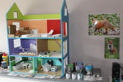 2 Poppenhuizen te koop met werk aan, Kinderen en Baby's, Speelgoed | Poppenhuizen, Zo goed als nieuw, Ophalen