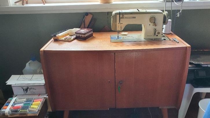 Vintage Bernina Favorit 740 naaimachine, Hobby & Loisirs créatifs, Machines à coudre & Accessoires, Utilisé, Machine à coudre