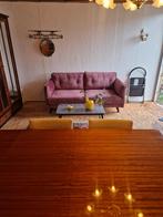 Mooie 2 zit en vitrinekast te koop