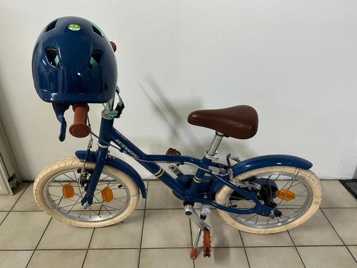Blauwe kinderfiets + helm, Fietsen en Brommers, Fietsen | Kinderfietsjes, Zo goed als nieuw, Ophalen
