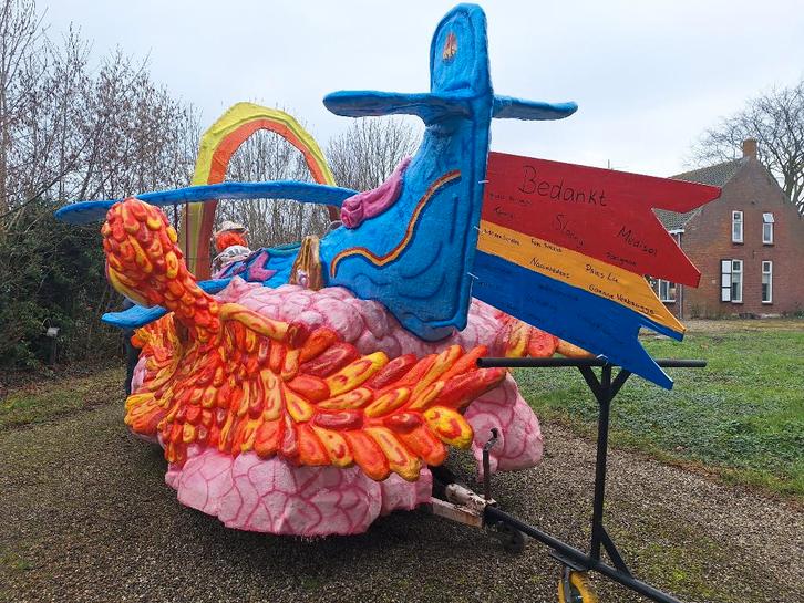Mooie polyesteren Carnavalswagen / trekkerombouw, Hobby en Vrije tijd, Feestartikelen, Nieuw, Feestartikel, Ophalen