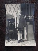 oude foto communicant 1952  jongen  40 x 30, Antiek en Kunst, Ophalen of Verzenden