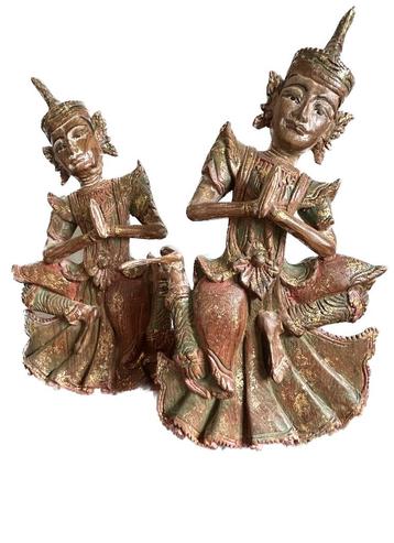 Paar polychrome houten Birmese danseressen beschikbaar voor biedingen