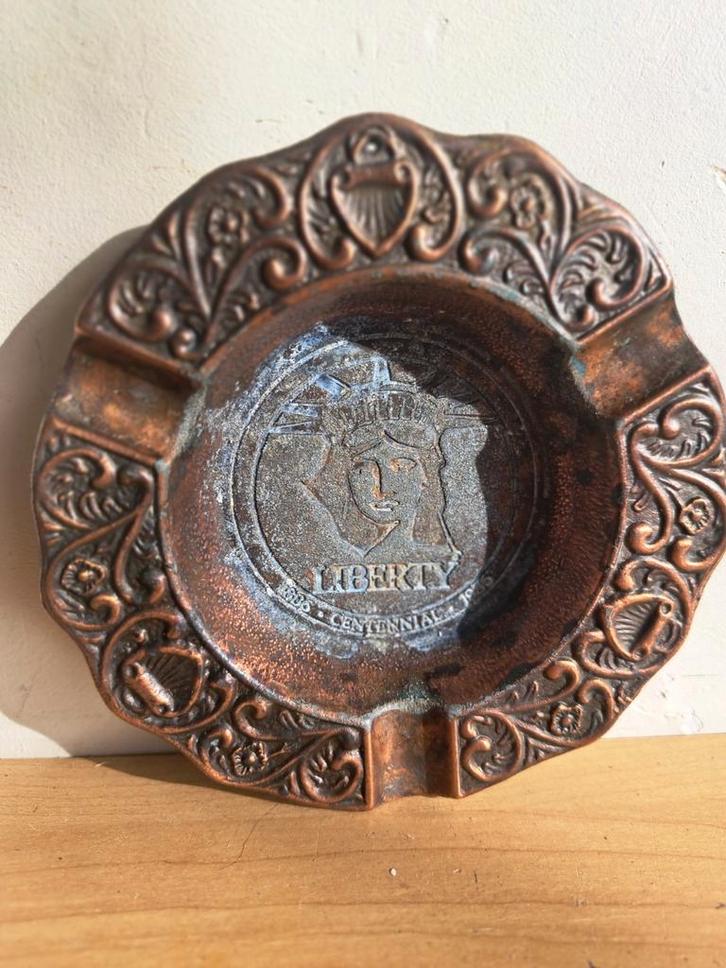 Statue de la Liberté commémorative
Cendrier en cuivre du cen, Antiek en Kunst, Antiek | Schalen