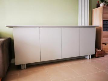Dressoirkast 200 x 45  beschikbaar voor biedingen
