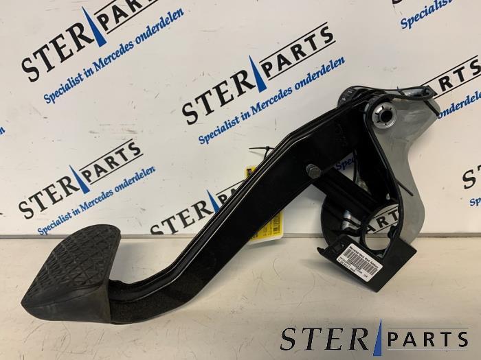 Rempedaal van een Mercedes E-Klasse, Auto-onderdelen, Interieur en Bekleding, Mercedes-Benz, Gebruikt, 3 maanden garantie, Ophalen of Verzenden