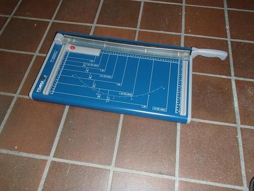 Papiersnijder, Diversen, Bureau-accessoires, Zo goed als nieuw, Ophalen