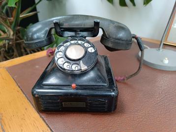 Oude telefoon  beschikbaar voor biedingen