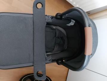 Volledige combi kinderwagen beschikbaar voor biedingen