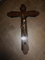 Grand crucifix ancien, Enlèvement ou Envoi