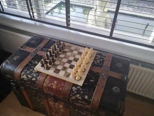 Prachtig schaakspel in groene en witte marmer, Antiquités & Art, Curiosités & Brocante, Enlèvement