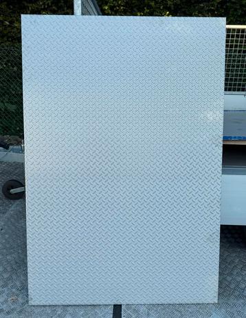 nieuwe reststukken RVS traanplaat 5/7 mm beschikbaar voor biedingen