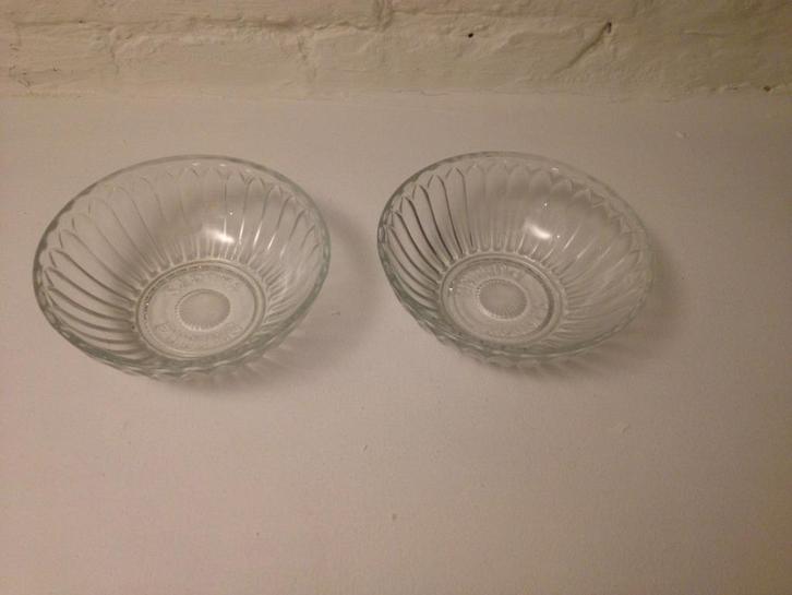 twee schaaltjes saroma pudding, Huis en Inrichting, Keuken | Servies, Gebruikt, Ophalen of Verzenden