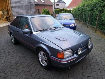 Mooie escort xr3i van 89. beschikbaar voor biedingen