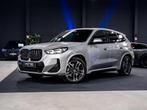 BMW iX1 xDrive30 - M Sport - Spacesilber Metallic - Pano, Auto's, 230 kW, Gebruikt, Zwart, 313 pk